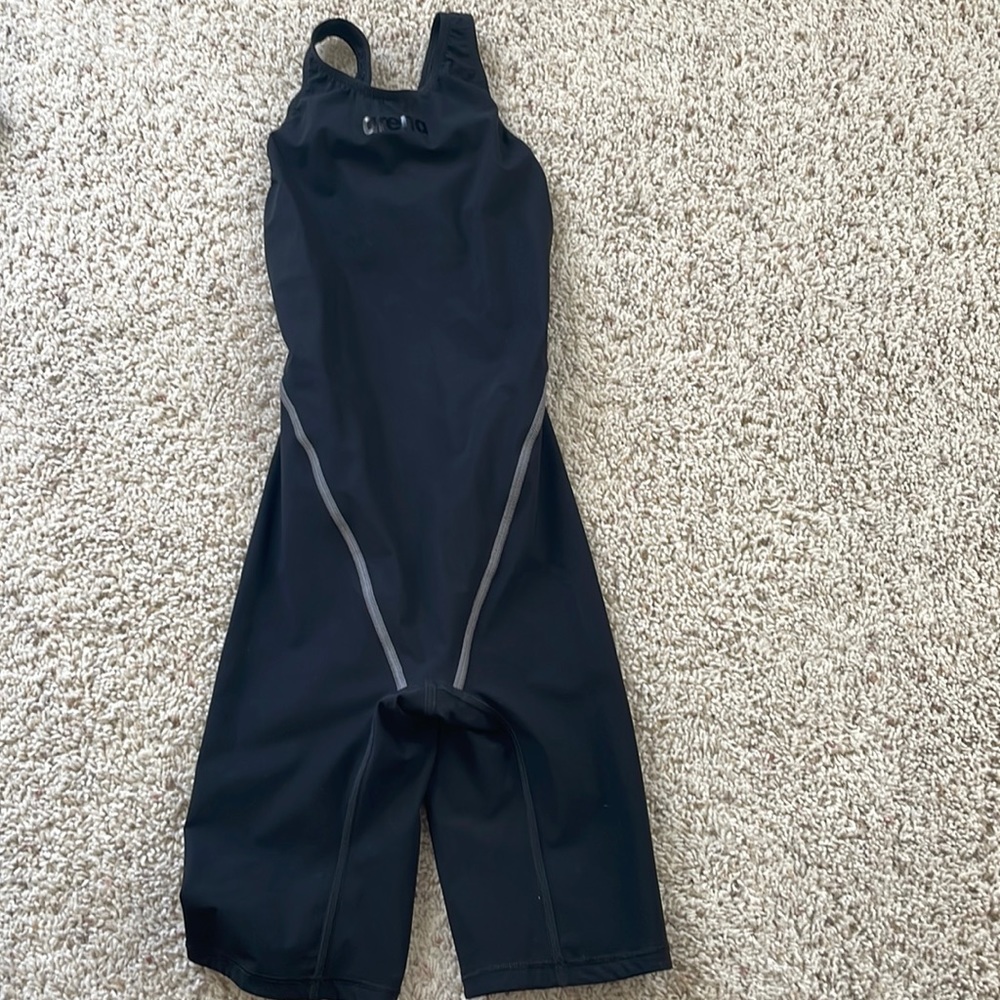Arena powerskin in a size 30. Only worn once or twice. I am willing to negotiate